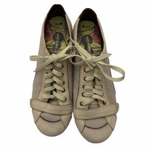 Merrill Lace Up Women’s Sneaker Ivory Size 9. Strap At Toe With Hook & Loop